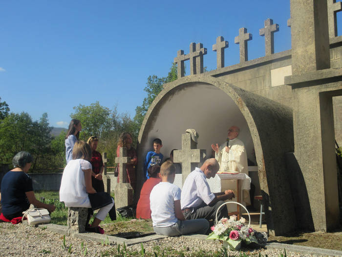 U groblju Bjelojevići slavljena sv. Misa povodom zaštitnice sv. Male Terezije 2018.