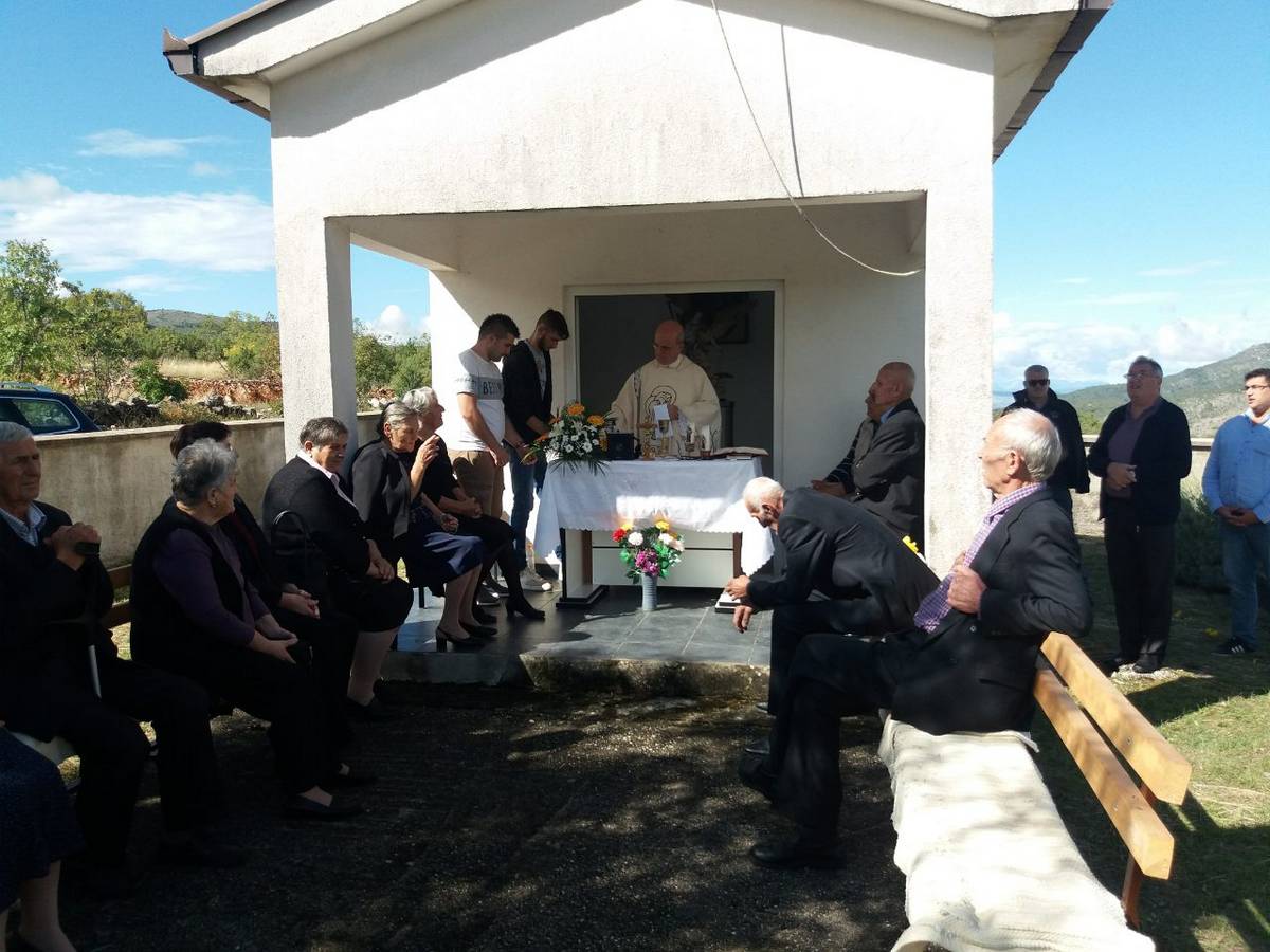 U groblju na Udori slavljena sv. Misa povodom zaštitnika sv. Mihovila 2020.